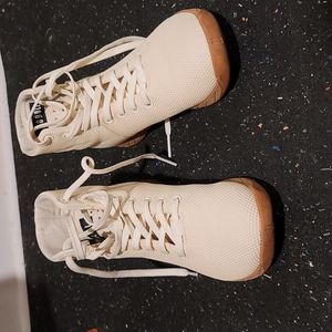 NoBull ivory gum bottom high tops M8 W9.5 Excellent condition